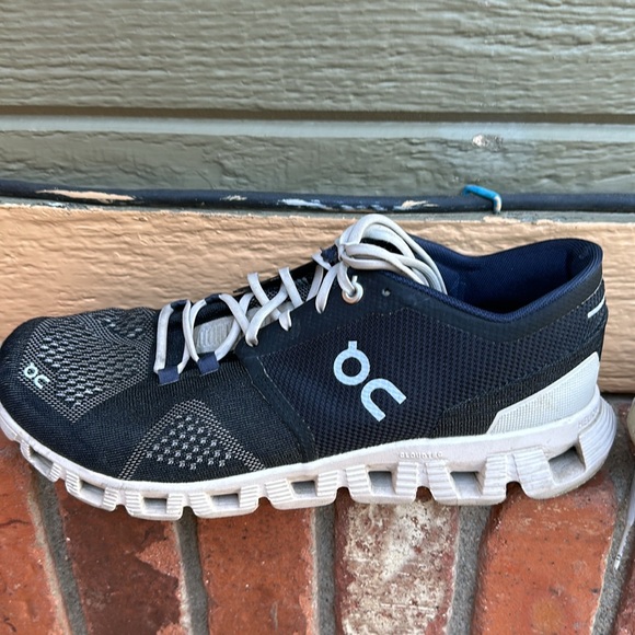 On Cloud X Running Shoes EUC - Picture 2 of 11